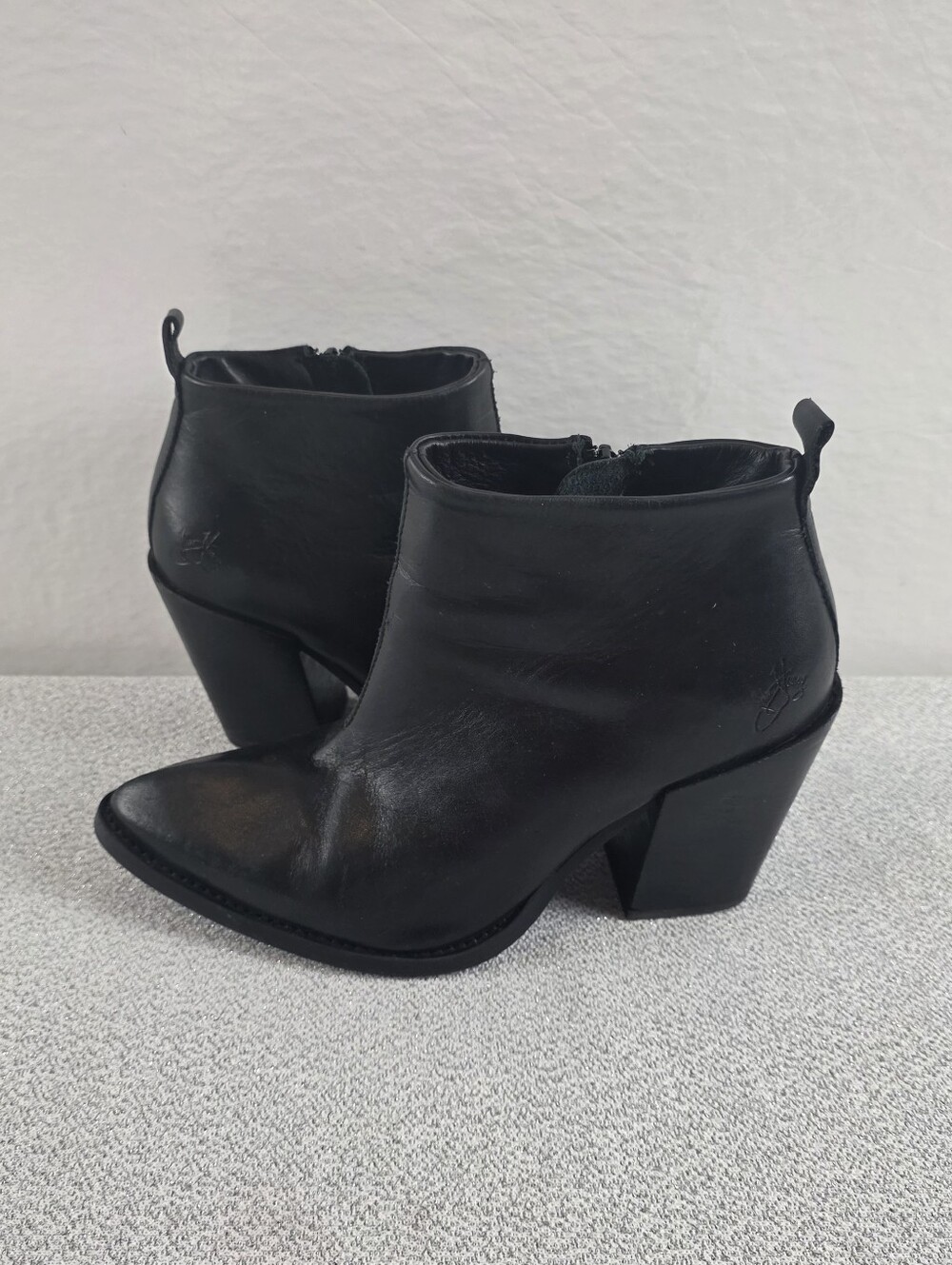 John Fluevog Entrance Room 406 Heeled Leather Ankle Boot Wmn's 7.5